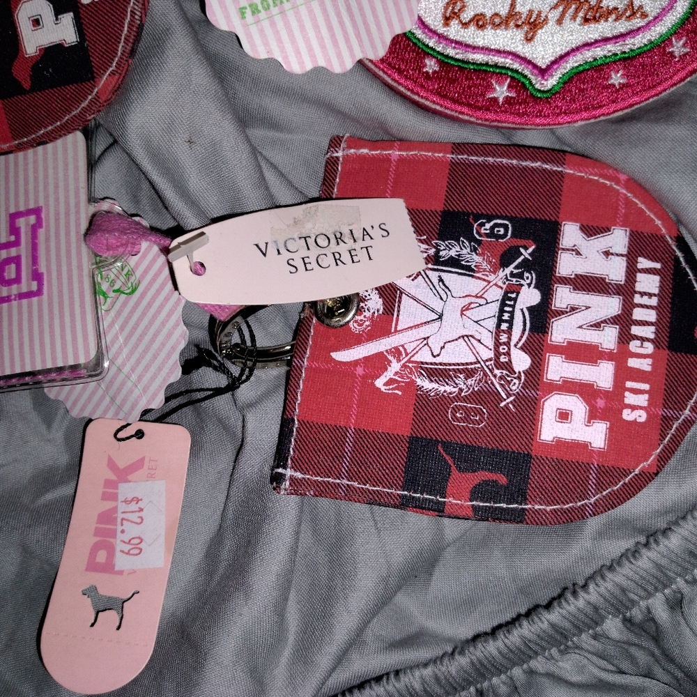 VS PINK KEYCHAIN